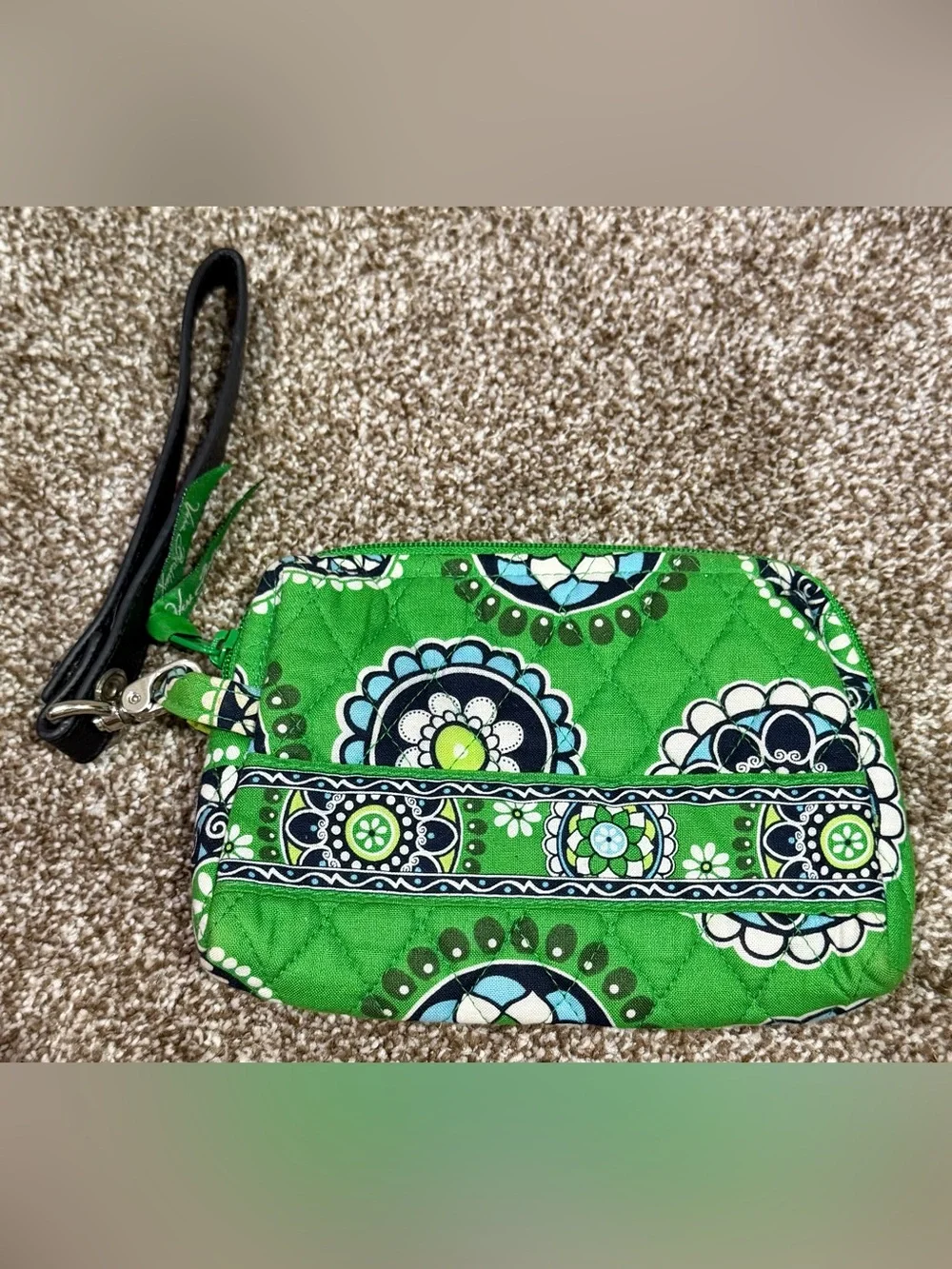 Vera Bradley CUPCAKES GREEN Zippered Wallet Wristlet Small Handbag Quilted Blue